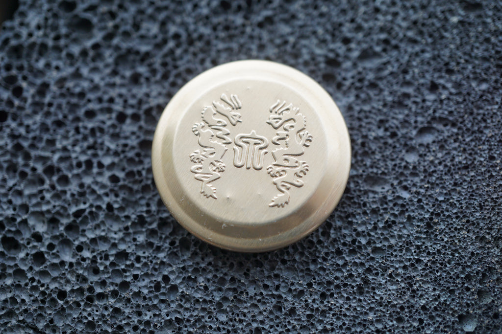 6 Unique Japanese Sake Cap Magnets – Handmade Art Set (Black & Gold Collection)❶