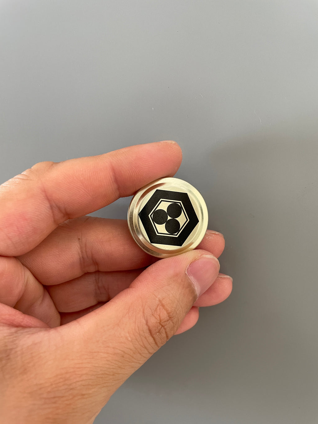 6 Unique Japanese Sake Cap Magnets – Handmade Art Set (Black & Gold Collection)❶